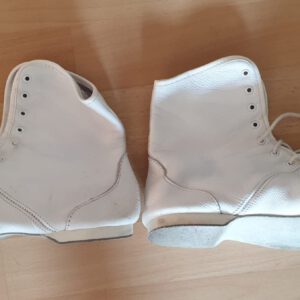 weiße Schnürschuhe