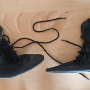 schwarze Schnürstiefel